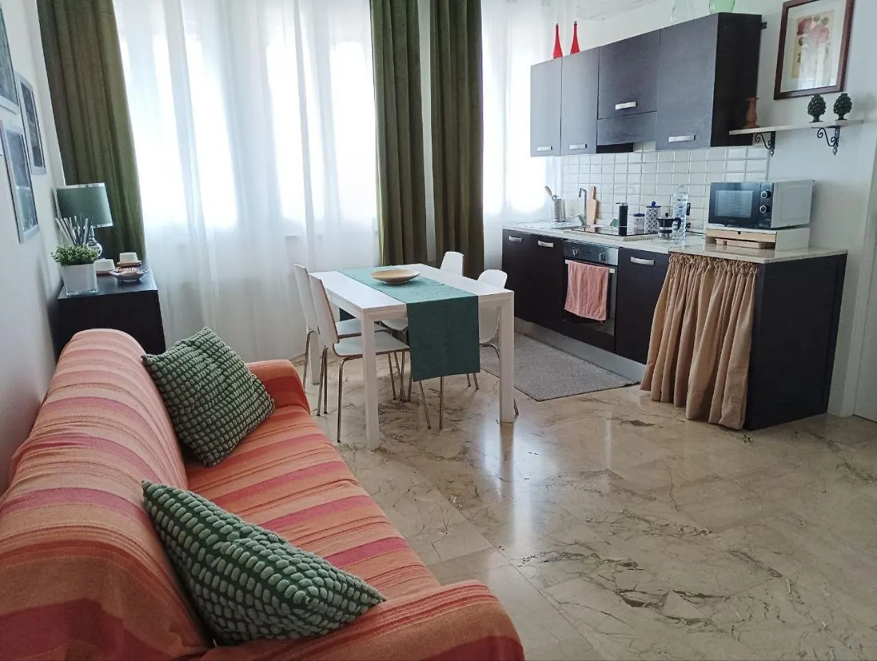 Blasius Home Catania 0*,  Italy